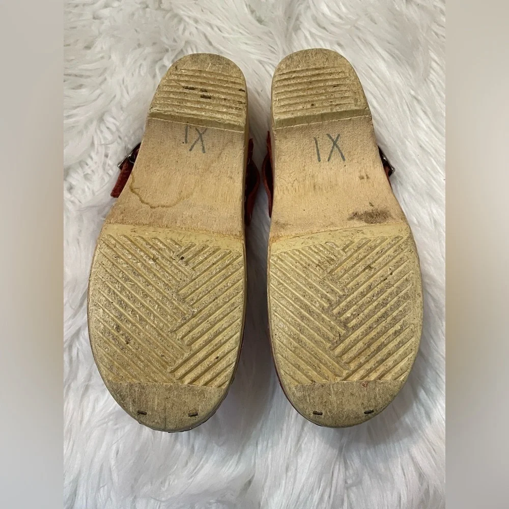 Hanna Andersson little girl clogs leather upper size 2